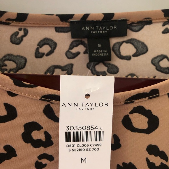 Leopard Ann Taylor pull over silky shirt - Picture 5 of 5